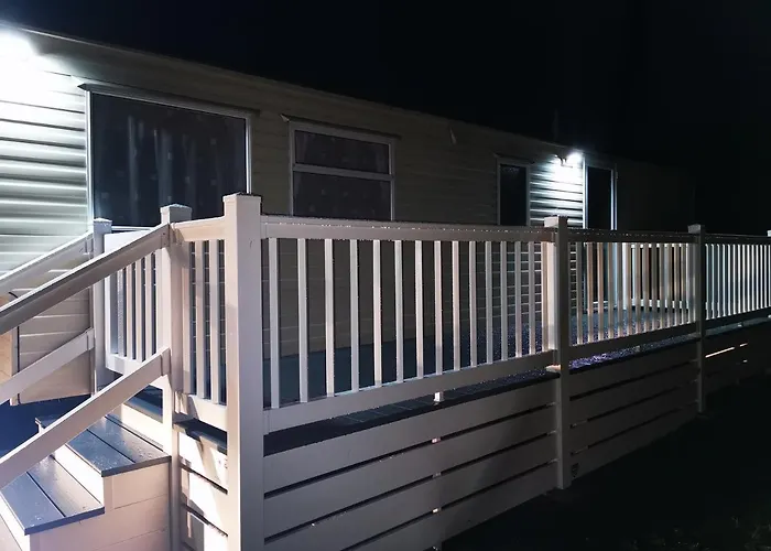 Devon Barnstaple Self Catering Tarka Holiday Park Free Wi-Fi Spacious Static Caravan Sleeps 4 Pets Allowed Location Devon Ex31 4Au Just 6 Miles From Saunton Sands Please Note No Sign Written Vehicles Are Allowed To Park On The Holiday Park Overnight