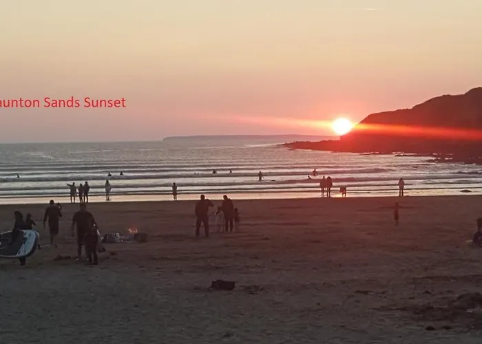 Devon Barnstaple Self Catering Tarka Holiday Park Free Wi-Fi Spacious Static Caravan Sleeps 4 Pets Allowed Location Devon Ex31 4Au Just 6 Miles From Saunton Sands Please Note No Sign Written Vehicles Are Allowed To Park On The Holiday Park Overnight