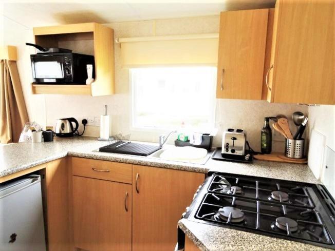 Devon Self Catering Tarka Free Wi-fi Spacious Static Caravan Sleeps 4 Pets Allowed Location Devon Ex31 4au Just 6 Miles From Saunton Sands Please Note No Sign Written Vehicles Are Allowed To Park On The Overnight Сasa de vacaciones *