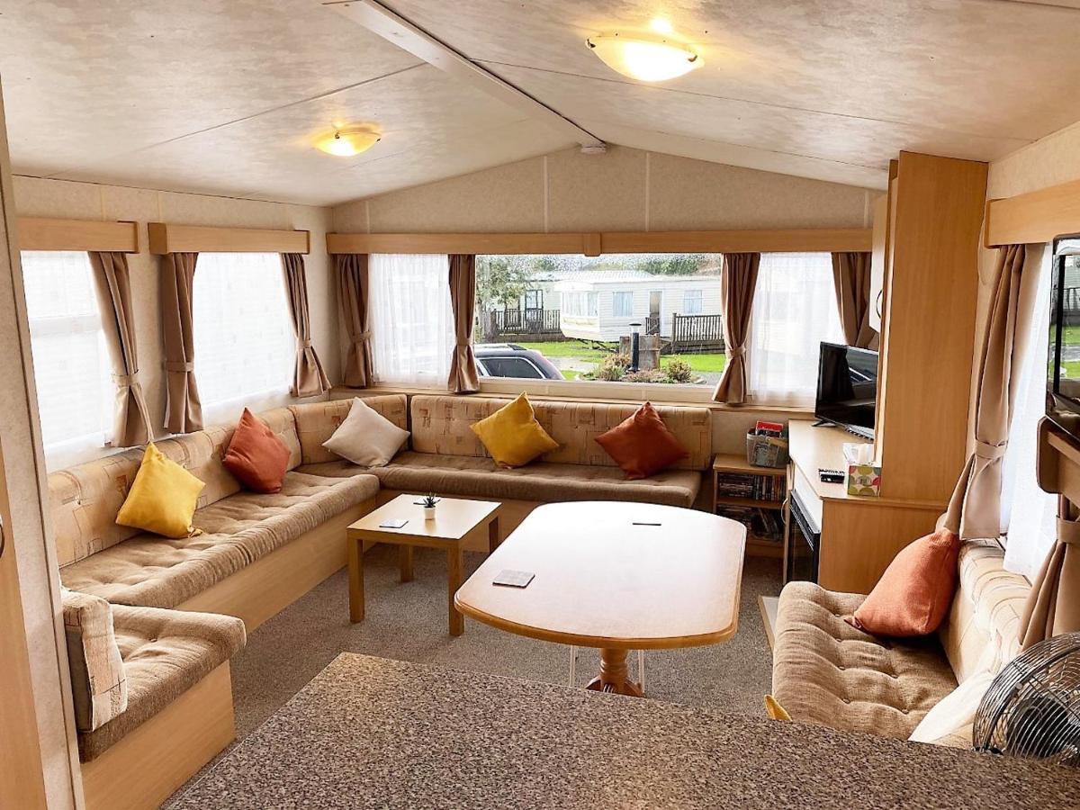 Devon Self Catering Tarka Free Wi-fi Spacious Static Caravan Sleeps 4 Pets Allowed Location Devon Ex31 4au Just 6 Miles From Saunton Sands Please Note No Sign Written Vehicles Are Allowed To Park On The Overnight Barnstaple