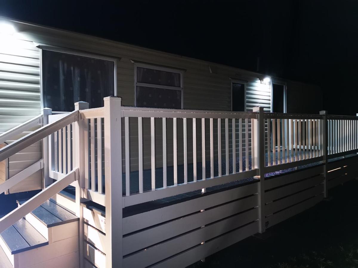 Devon Self Catering Tarka Free Wi-fi Spacious Static Caravan Sleeps 4 Pets Allowed Location Devon Ex31 4au Just 6 Miles From Saunton Sands Please Note No Sign Written Vehicles Are Allowed To Park On The Overnight Сasa de vacaciones Barnstaple